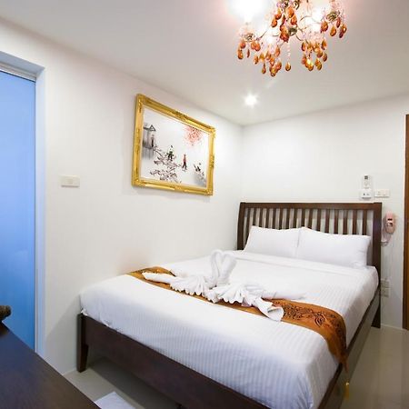 Richly Villa Bangkok Bagian luar foto