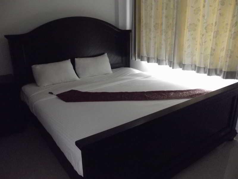 Richly Villa Bangkok Bagian luar foto