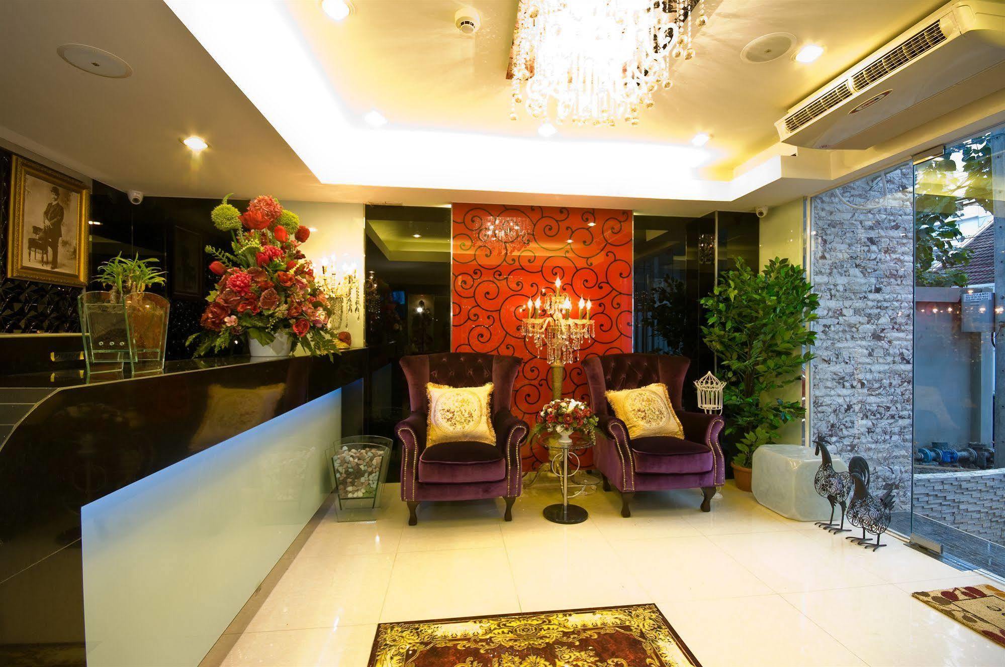 Richly Villa Bangkok Bagian luar foto