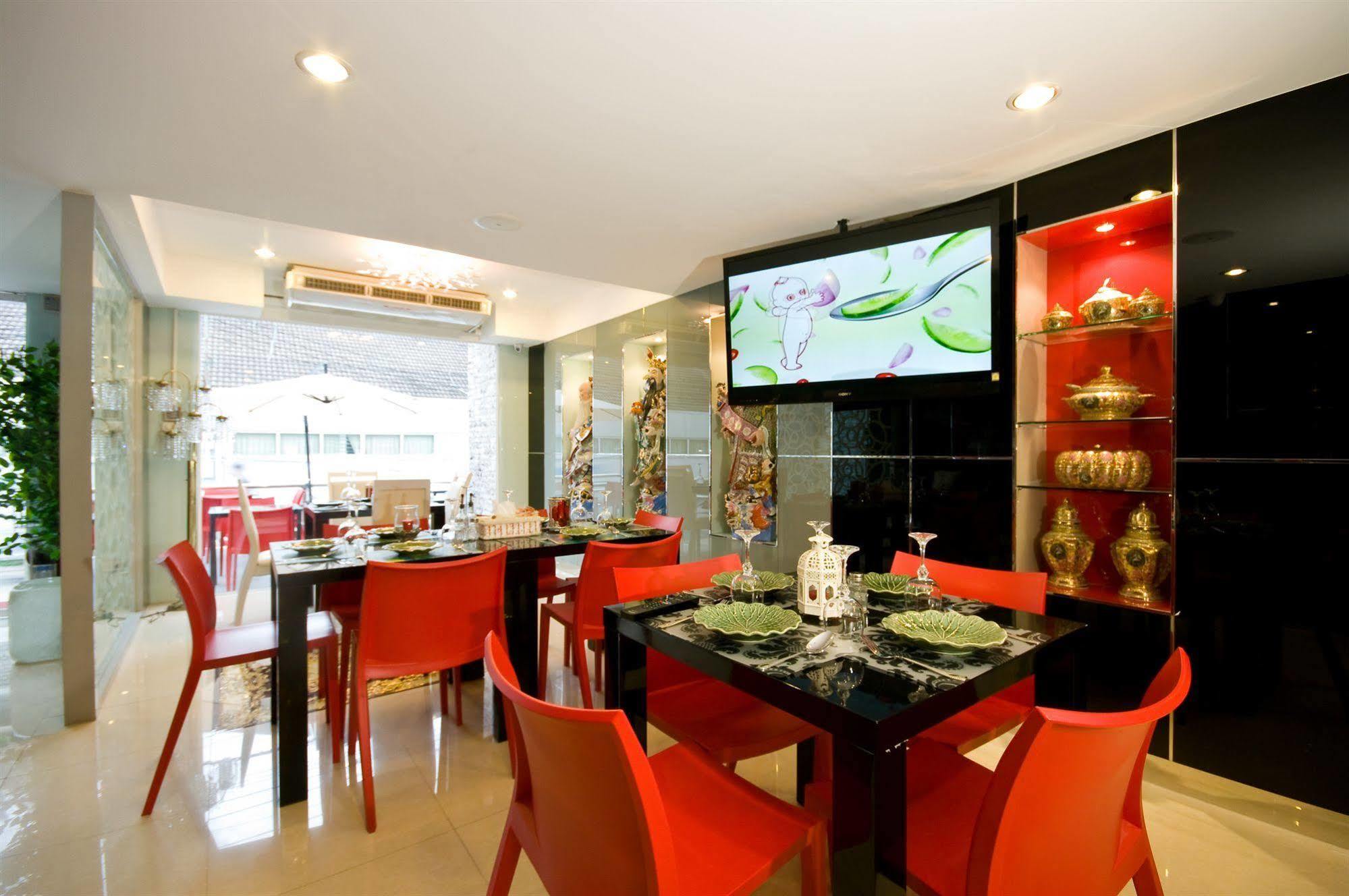 Richly Villa Bangkok Bagian luar foto