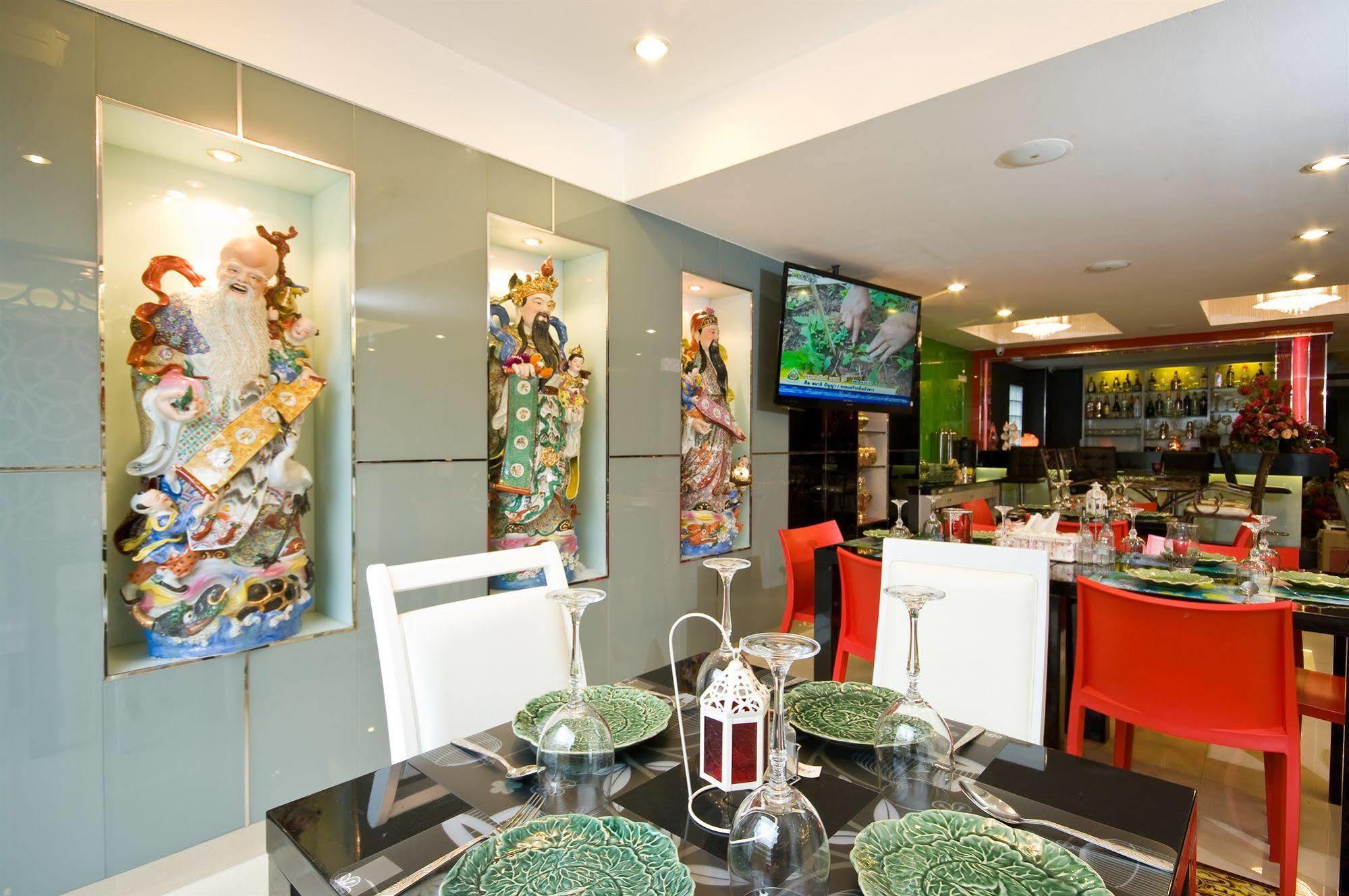 Richly Villa Bangkok Bagian luar foto