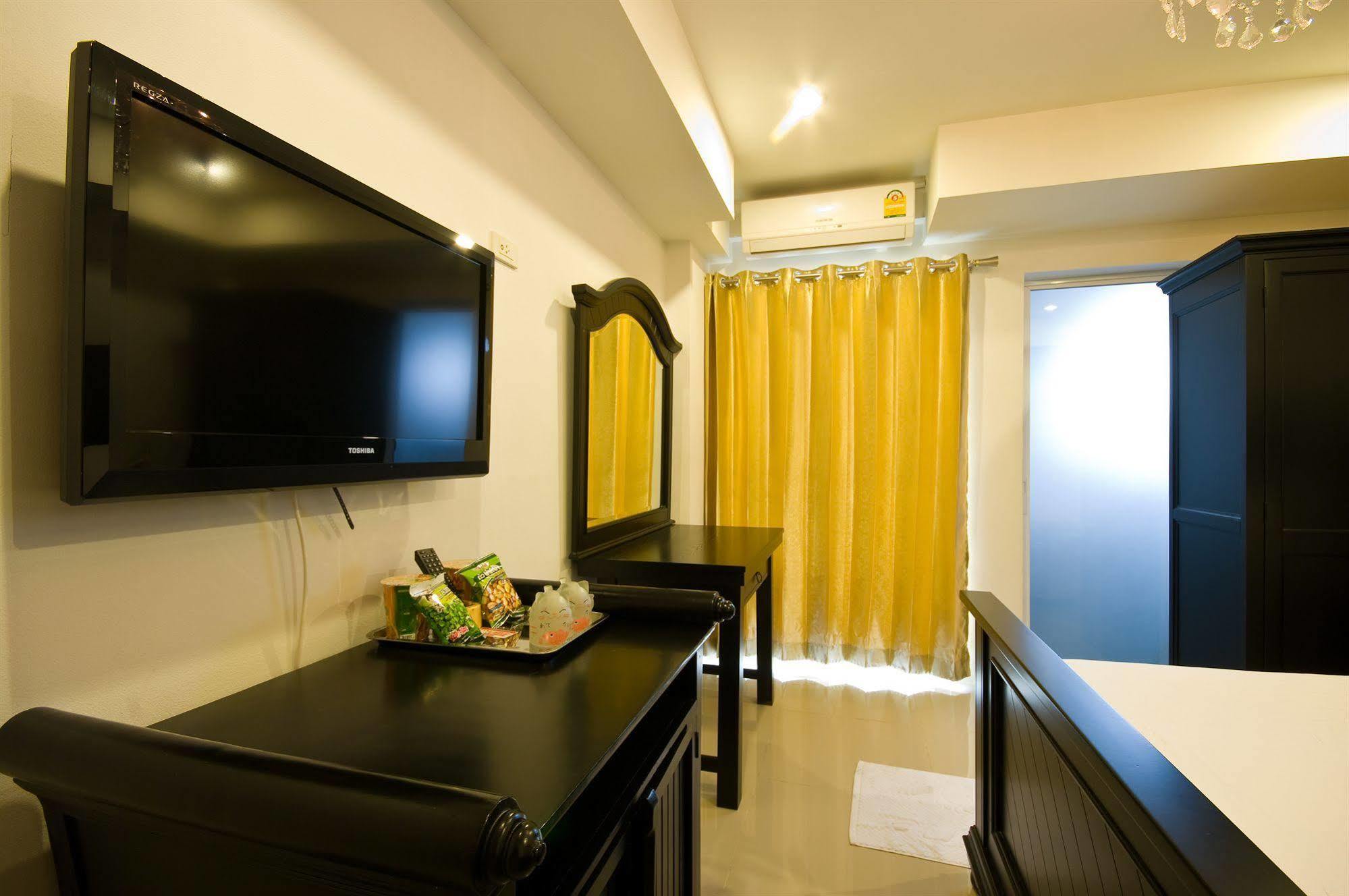 Richly Villa Bangkok Bagian luar foto