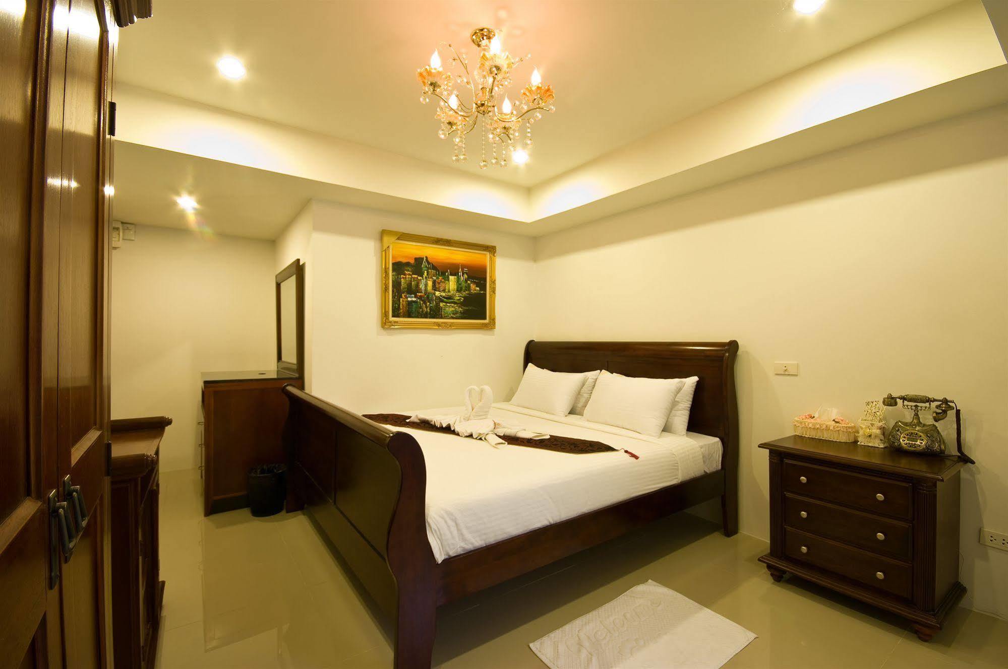 Richly Villa Bangkok Bagian luar foto