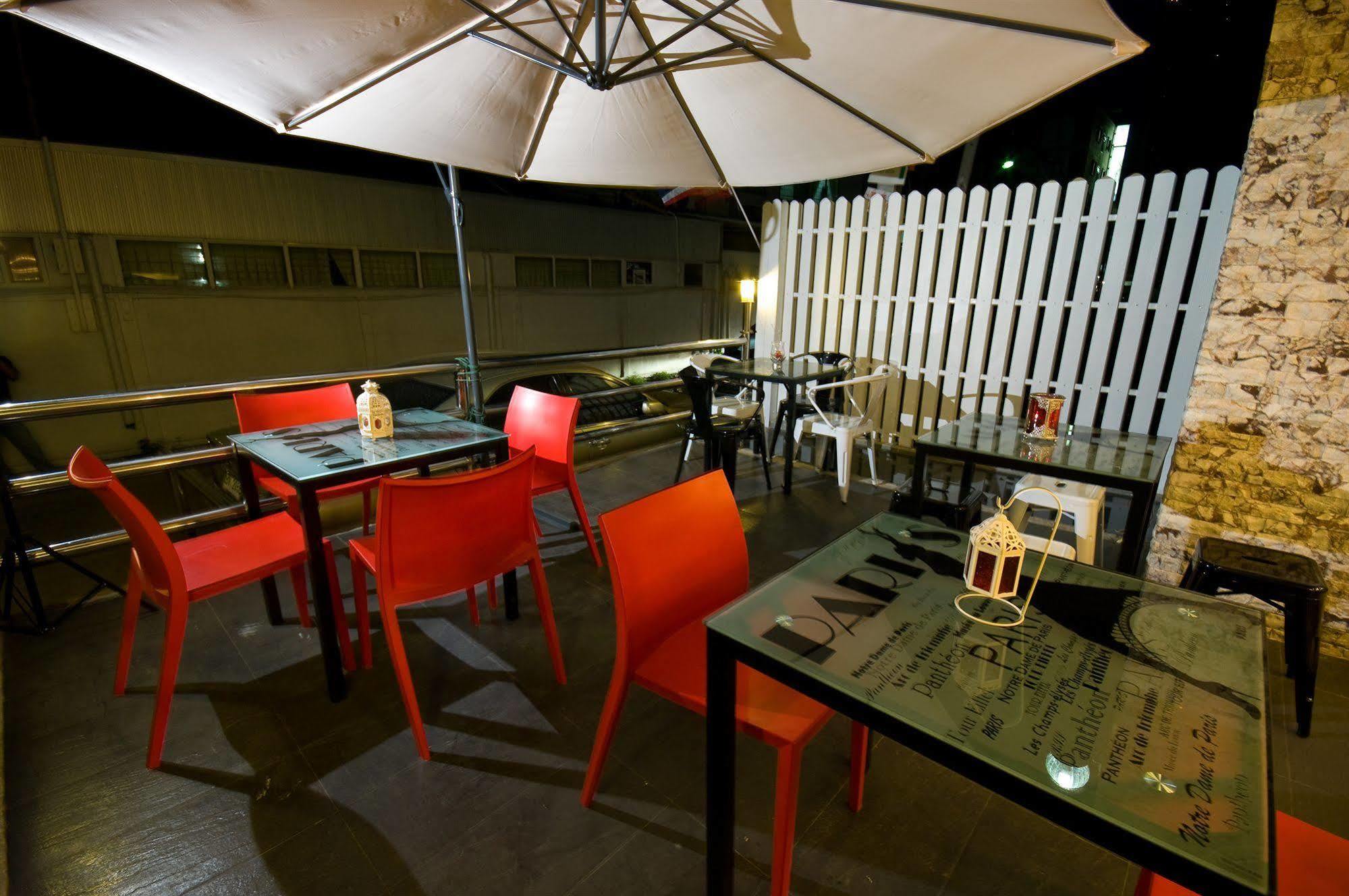Richly Villa Bangkok Bagian luar foto