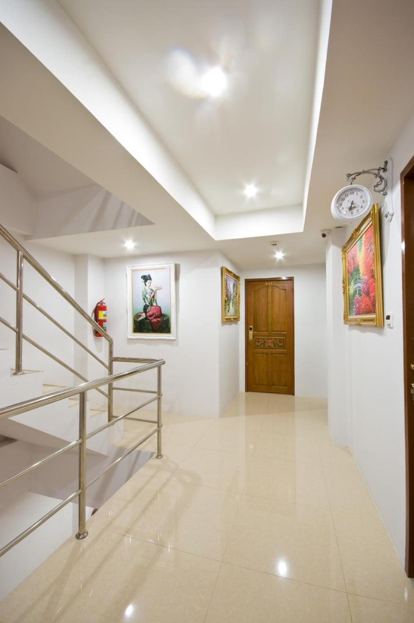 Richly Villa Bangkok Bagian luar foto